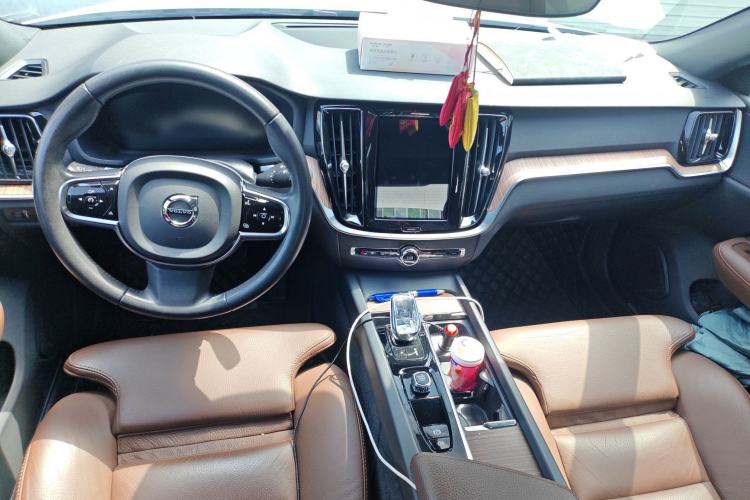 Used Volvo S60 2022 B4 Zhiyuan Luxury Edition
