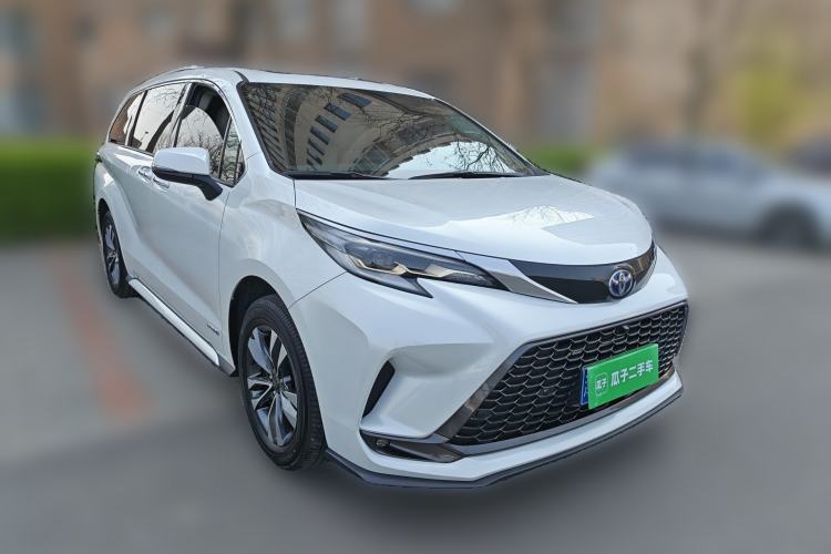 Used Toyota Granvia 2023 2.5L Hybrid Luxury Edition Front Right 45 Deg