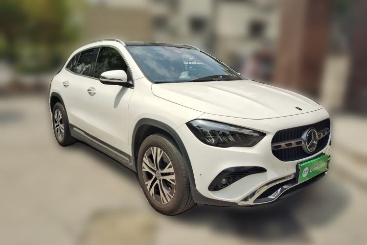 Used Mercedes-Benz GLA 2024 GLA 220 Front Right 45 Deg