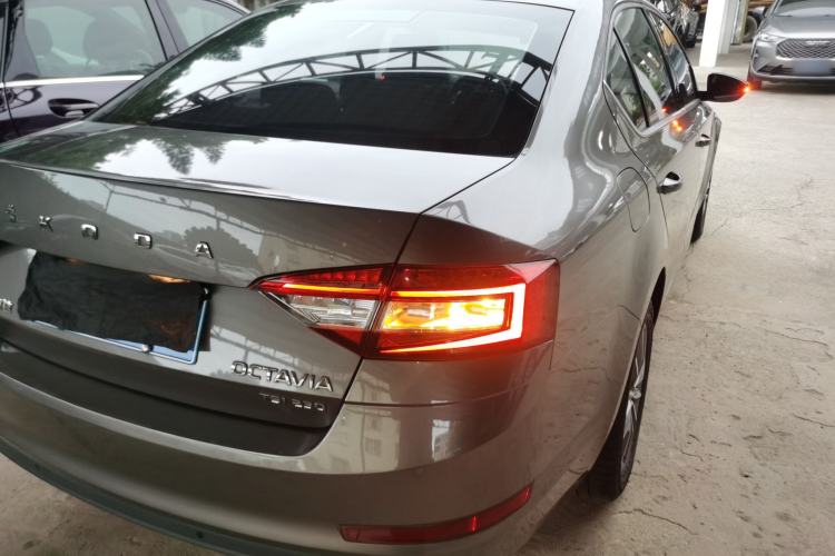 Used Skoda Octavia 2019 TSI230 DSG Smart & Comfort Edition China VI Standard