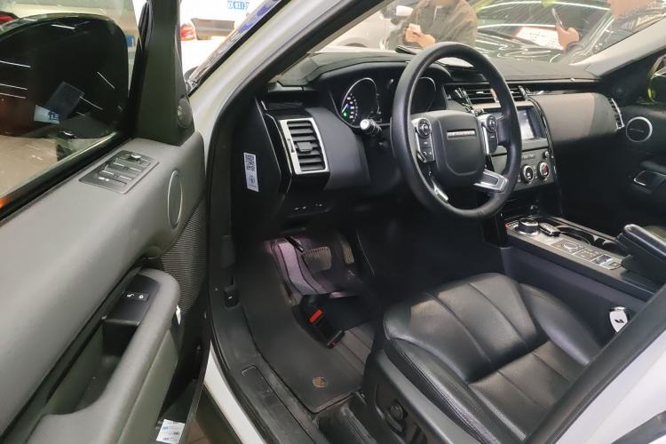Used Land Rover Discovery 2017 3.0 SC V6 S Driver Seat