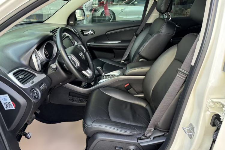 Used Dodge Journey 2013 2.4L Two-Wheel Drive Luxury Version
