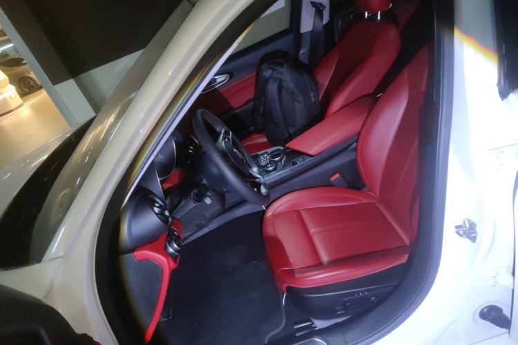 Used Alfa Romeo Giulia 2017 2.0T 200HP Luxury Edition Left Front Seat