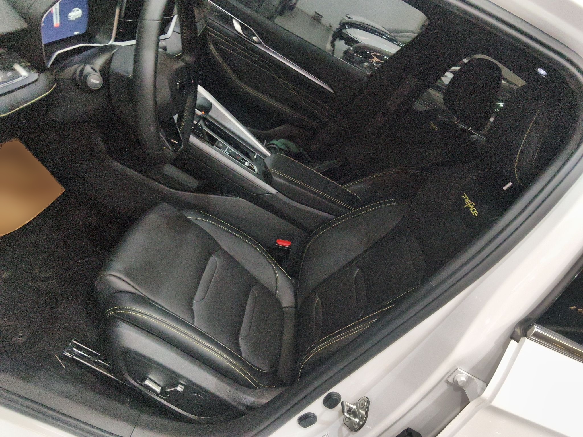 Переднее сиденье в автомобиле