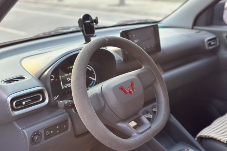 Used Wuling Hongguang New Energy 2025 Extended-Range Hybrid 50KM Comfort Version Interior 6