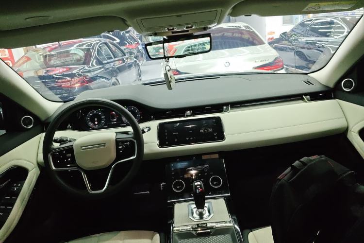 Used Land Rover Range Evoque 2023 Aurora L 249 PS Luxury Edition Center Console