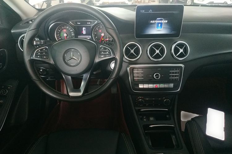 Used Mercedes-Benz GLA 2018 GLA 200 Sport Edition Steering Wheel