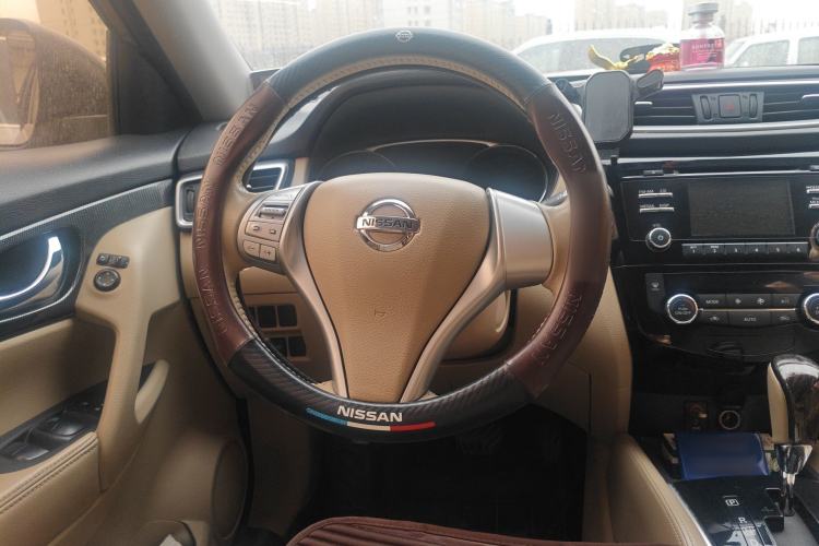 Used Nissan X-Trail 2014 2.5L CVT Leading Edition 4WD
