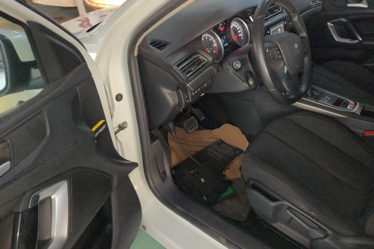 Used Peugeot 408 2015 1.2T Automatic Luxury Edition Driver Seat