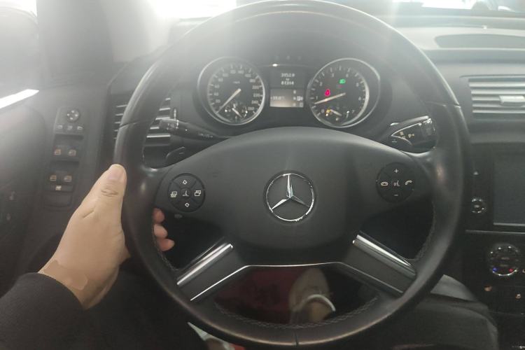 Used Mercedes-Benz R-Class 2017 R 320 4MATIC Business Edition Prestige Model
