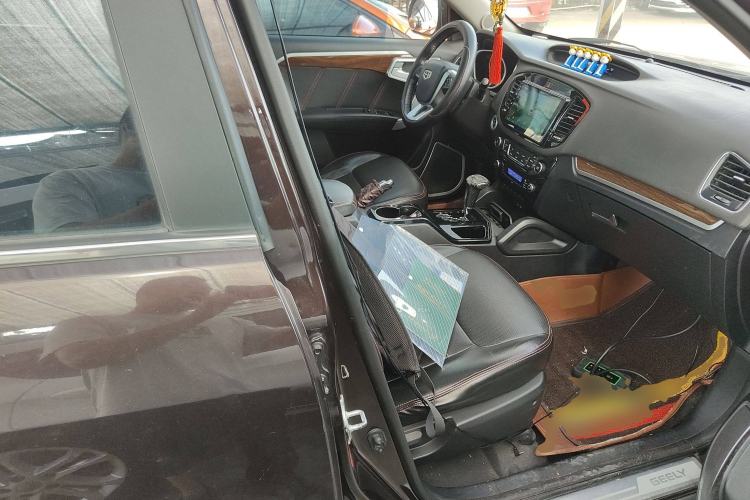 Used Geely Auto GX7 2015 Sports Edition 2.0L Automatic Luxury Upgrade Version China V Standard
