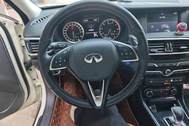 Used Infiniti QX30 2017 1.6T Two-Wheel Drive Fashion Edition Steering Wheel