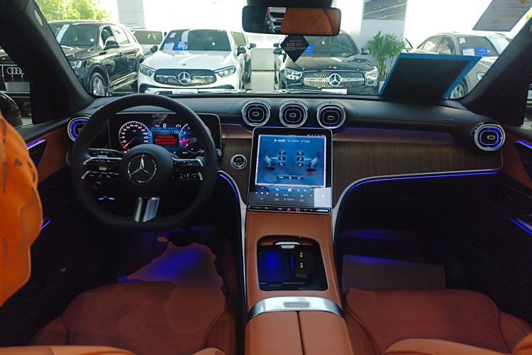 Used Mercedes-Benz GLC 2024 GLC 300 L 4MATIC Dynamic Edition 5-seater Center Console