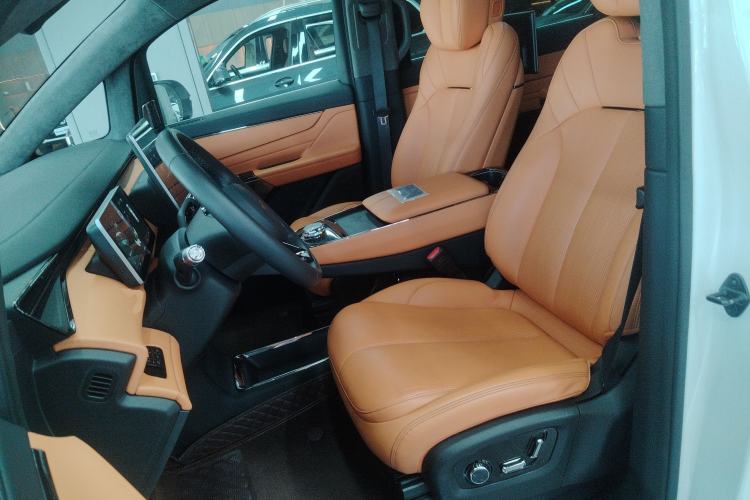 Used Geely Galaxy LEVC L380 2024 140-Degree 6-Seater All-Wheel-Drive Ultra Left Front Seat