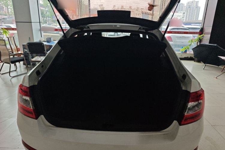 Used Skoda Octavia 2017 1.6L Automatic Smart Drive Edition Trunk