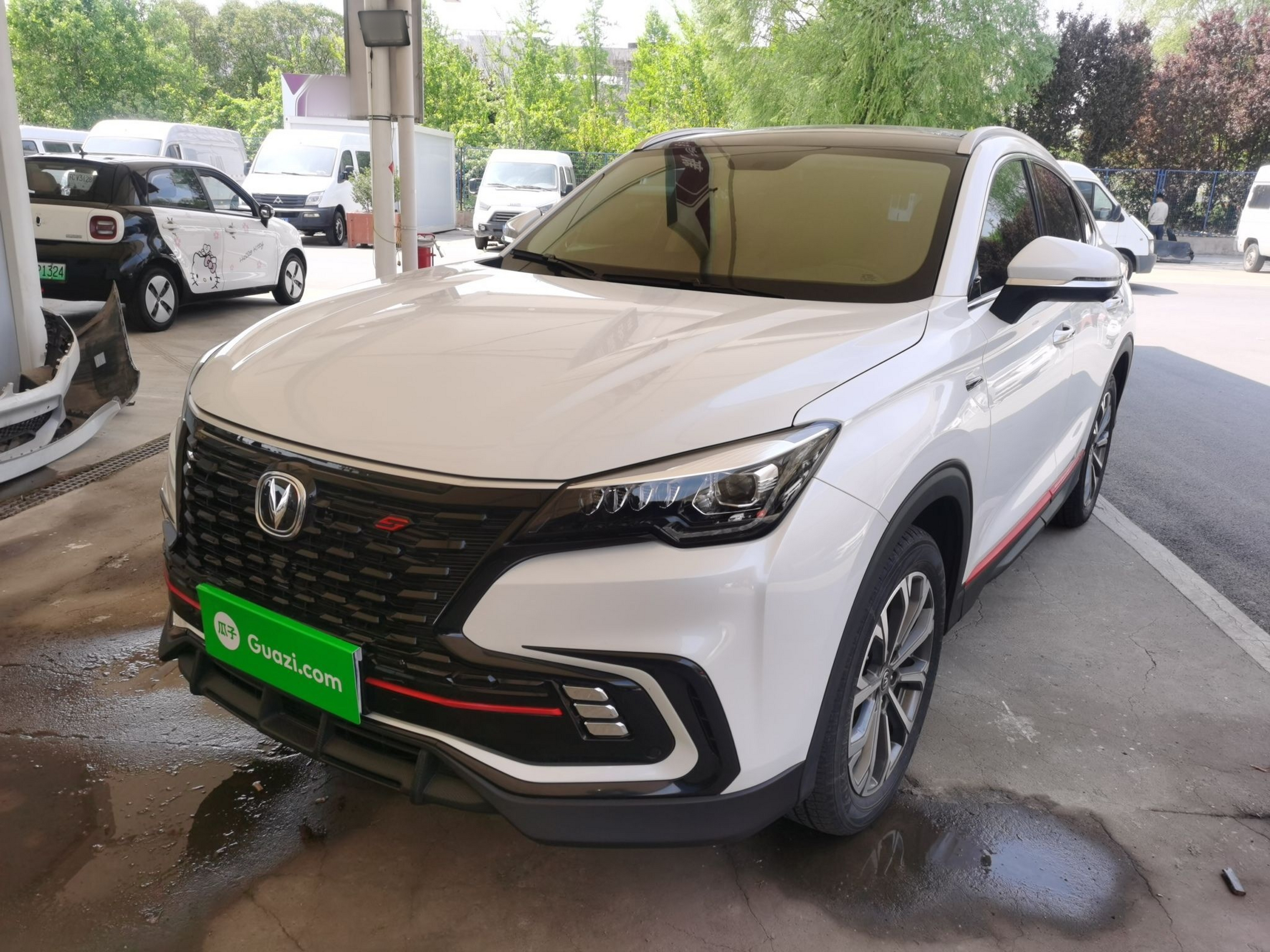 Под передней частью автомобиля