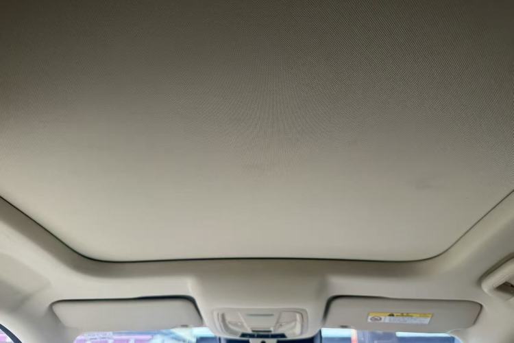 Used ORA Good Cat 2023 401 km Standard Range Premium Version Lithium Iron Phosphate Interior 5