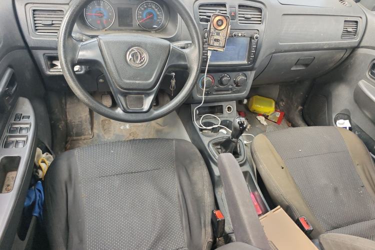 Used Dongfeng Fengon 330 2014 1.5L Manual Standard Edition DK15-02 Center Console