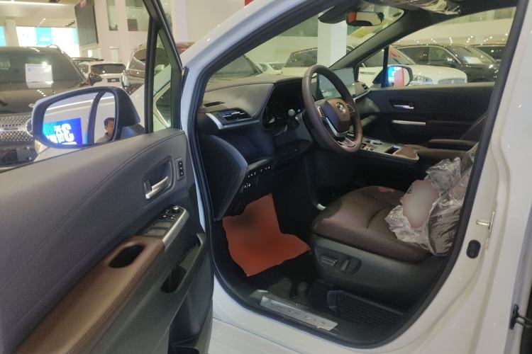 Used Toyota Granvia 2026 Model 2.5L Hybrid Prestige PLUS Four-Wheel Drive Edition
