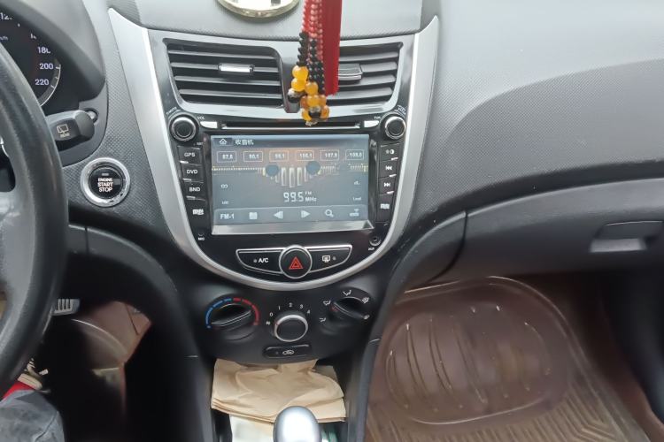 Used Hyundai Verna Ray 2014 1.6L Automatic TOP Audio And AC Panel