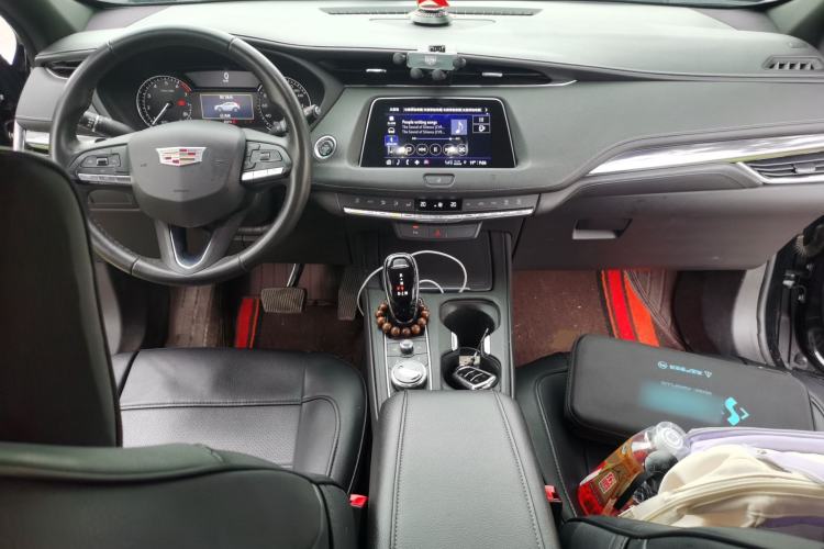 Used Cadillac XT4 2021 28T Two-Wheel Drive Tech Edition Center Console