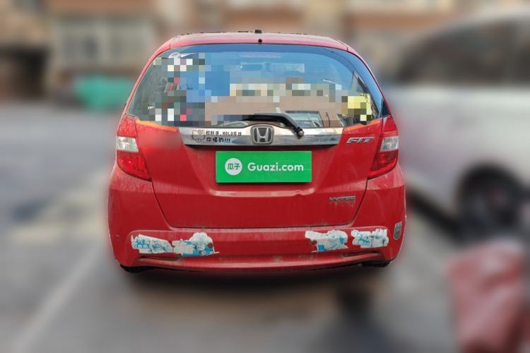 Used Honda Fit 2011 1.5L manual luxury version
