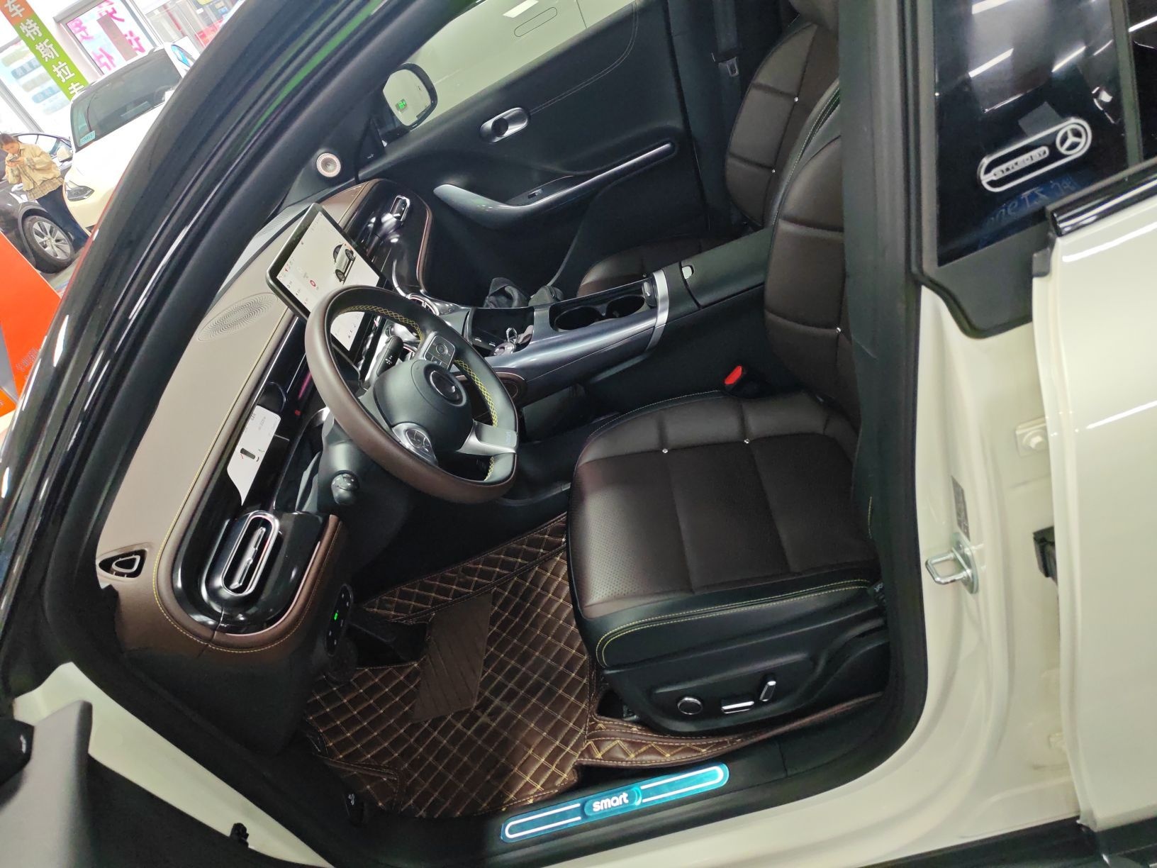 المقاعد الأمامية داخل السيارة