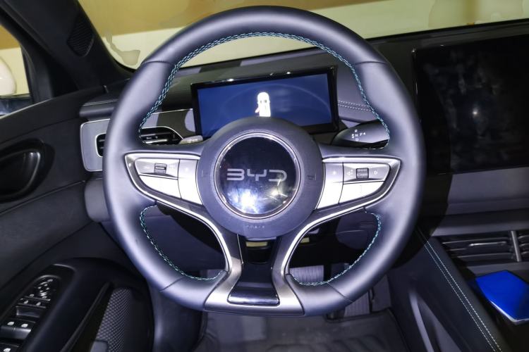 Used BYD Seal 06 DM-i Touring 2025 Model DM-i 150KM Deluxe Steering Wheel