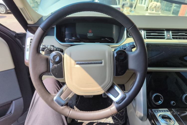 Used Land Rover Range 2022 3.0 L6 400 PS Classic Extended Version
