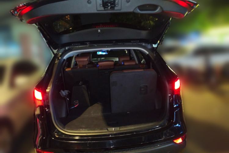 Used Hyundai Santa Fe 2013 Revised Version 2.4L Automatic All-Wheel Drive Luxury Trim