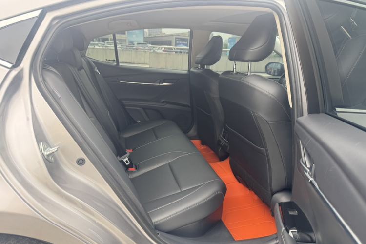 Used Toyota Camry 2026 Model Dual-Engine 2.0HSE Sport Lite Edition Interior 3