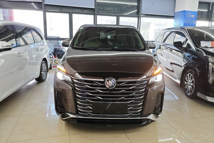 Used Buick GL8 2023 Facelifted Land Cruiser Executive Luxury Version