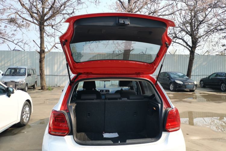 Used Volkswagen Polo 2014 1.6L Automatic Comfort Edition Trunk