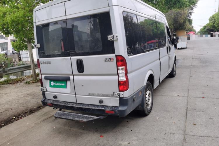 Used Dongfeng Yufeng 2021 2.0T Power King Front-Drive Logistics Vehicle Long Wheelbase Mid-Roof Design 6–9 Seats China VI Emission Standard ZD20 Rear Right 45 Deg