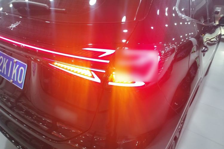 Used Hongqi HS5 2025 2.0T Two-Wheel-Drive Xuan Ying Edition Right Rear Taillight