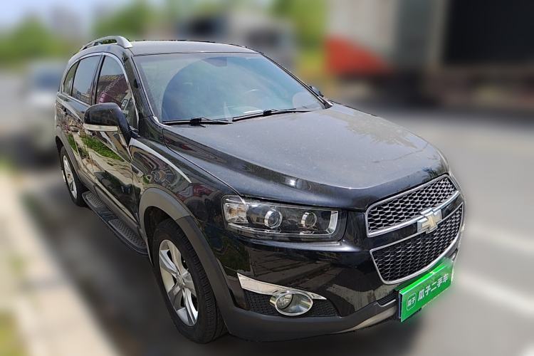 Used Chevrolet Captiva 2012 2.4L 4x4 Flagship Edition 7 Seats Front Right 45 Deg