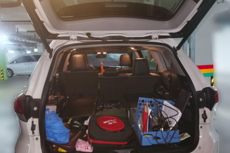 Used Toyota Highlander 2018 2.0T Four-Wheel Drive Prestige Version 7 Seats China V Emission Standard Trunk