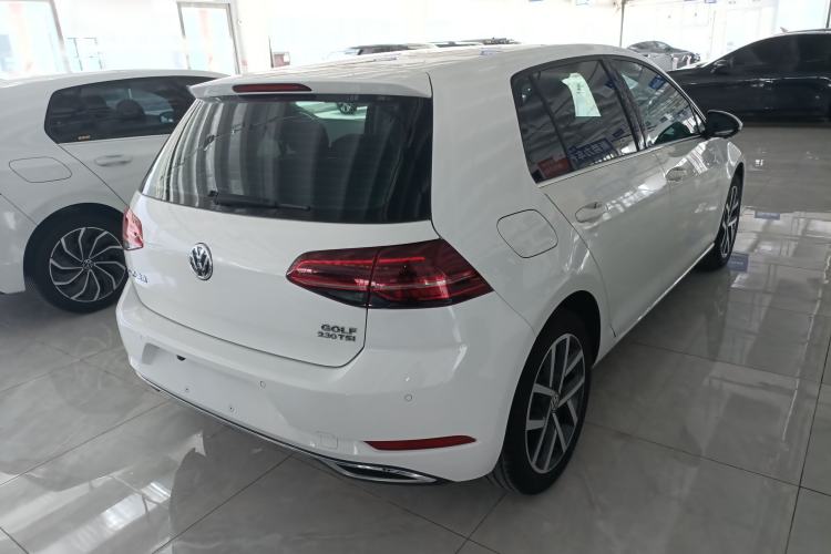 Used Volkswagen Golf 2018 230TSI Automatic Luxury Version
