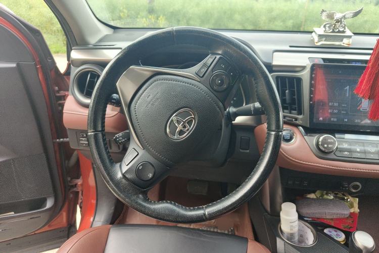 Used Toyota RAV4 2013 2.5L Automatic 4x4 Elite Edition Steering Wheel