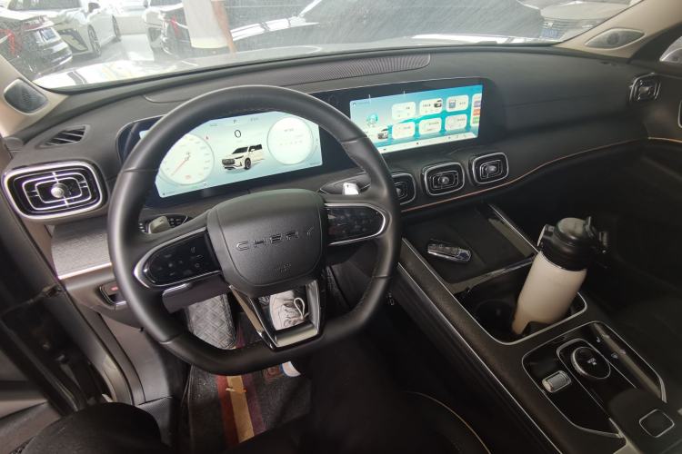 Used Chery Tiggo 9 2023 2.0T Dual-Clutch Two-Wheel Drive Leading Edition 5 Seats Center Console