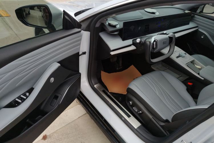 Used Geely Galaxy E8 2024 665 km Range Rear-Drive Starship Long-Range Version Driver Seat