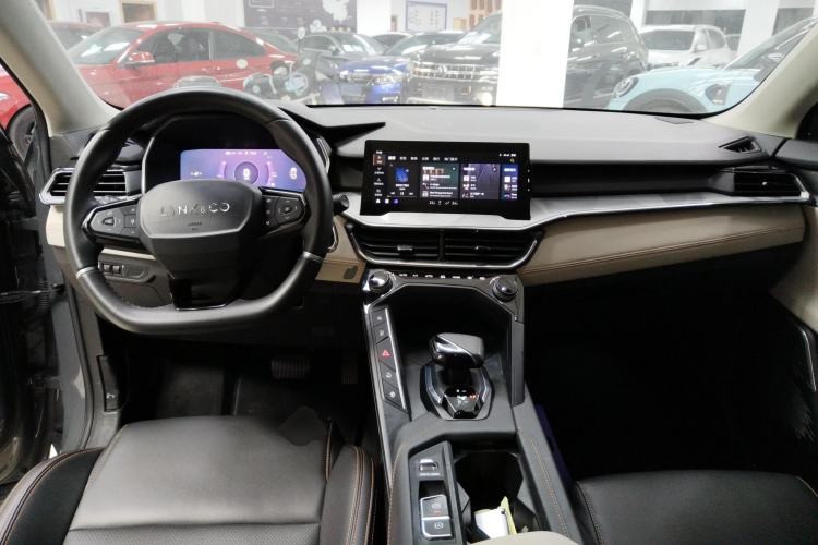 Used Lynk & Co 06 EM-P 2022 PHEV 84 km Range Pro Version