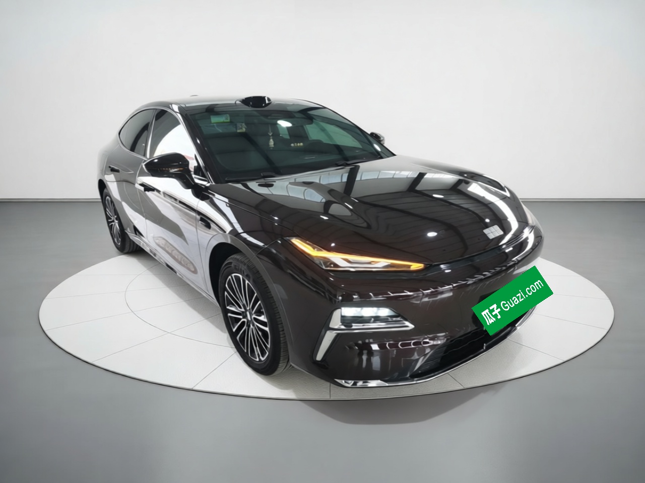Geely Galaxy 8 2026 Model 225km EM-i Long-Range Ocean Edition — снимка 3