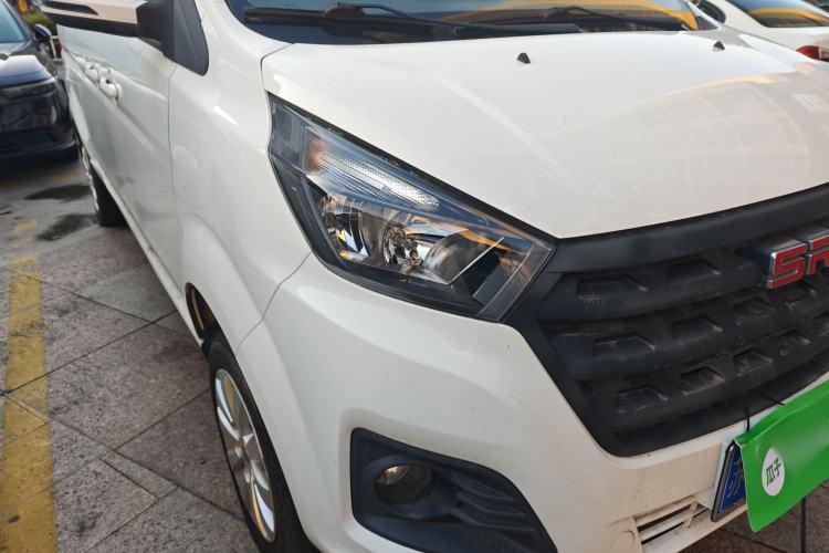 Used Jinbei Gold Hiace M Classic 2022 1.5L Travel Lion Passenger Van 6 Seats