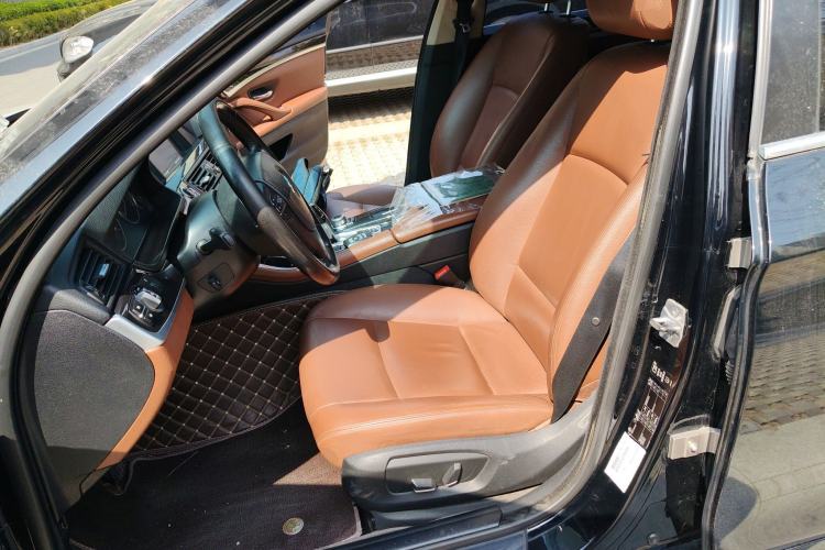 Used BMW 5 Series 2014 520Li Elegant Model
