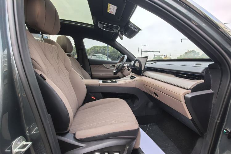 Used Chery Tiggo 8 PLUS 2025 290TGDI DCT Prestige 5-Seater
