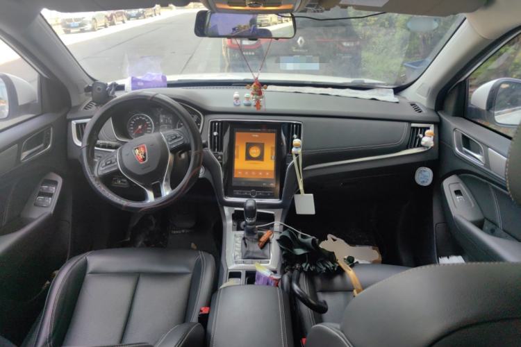 Used Roewe RX5 2019 20T Two-Wheel Drive Automatic 4G Connected Platinum Edition Center Console