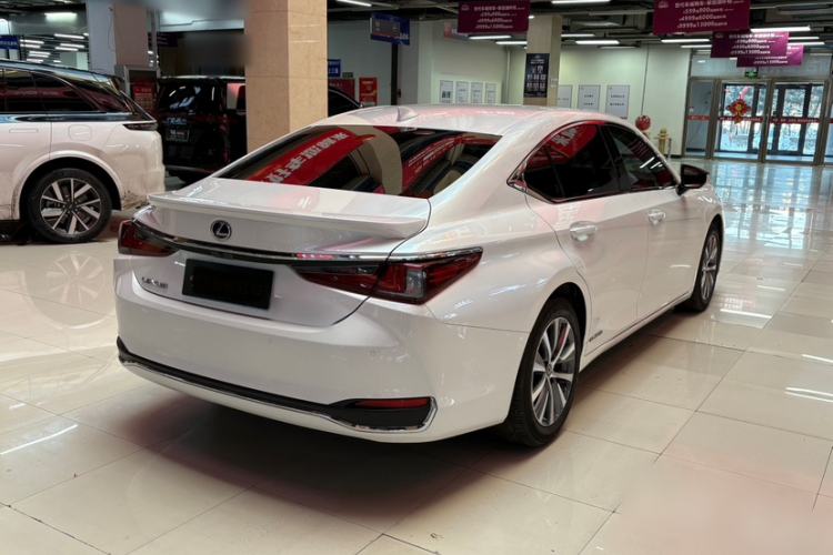 Used Lexus ES 2018 300h Premier Edition China VI Standard
