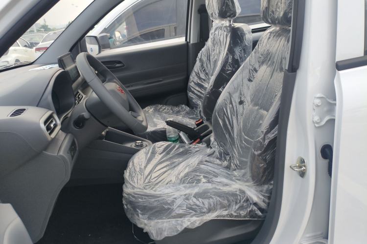 Used Wuling Hongguang New Energy 2025 Model Range-Extending Hybrid 150KM Standard Edition Left Front Seat