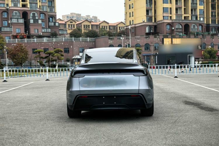 Used Tesla Model Y 2025 Rear-Wheel-Drive Version Exterior 5